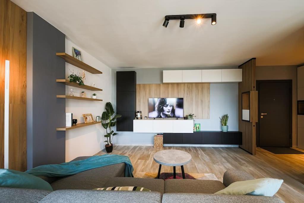 Luxury Apt. Near River & Parking 蒂米什瓦拉 外观 照片